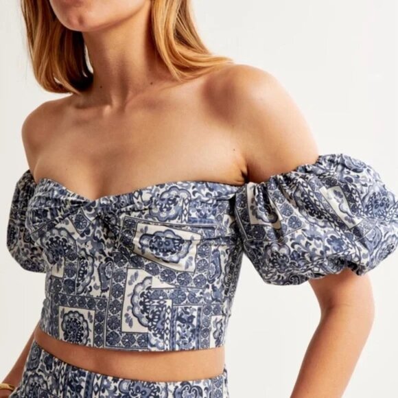 NWT Abercrombie & Fitch Off Shoulder Puff Sleeve Crop Top Blue White Size M - Picture 9 of 9